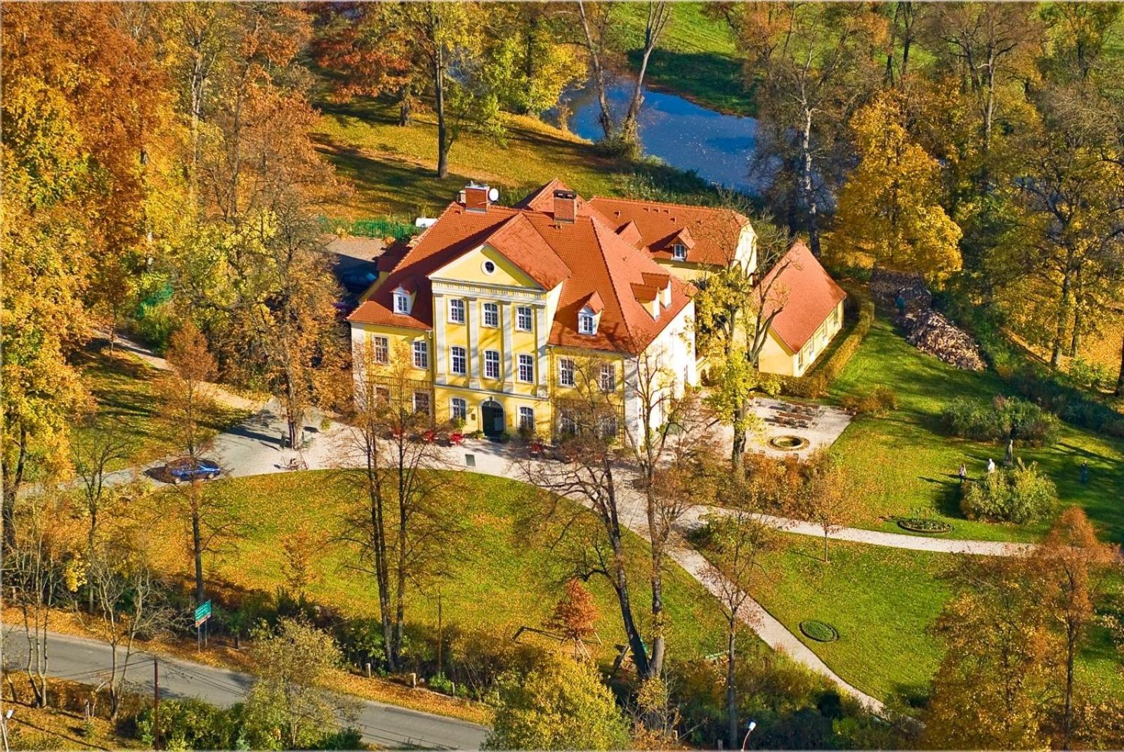 Palac Lomnica - Karkonosze / Riesengebirge 옐레니아구라 외부 사진